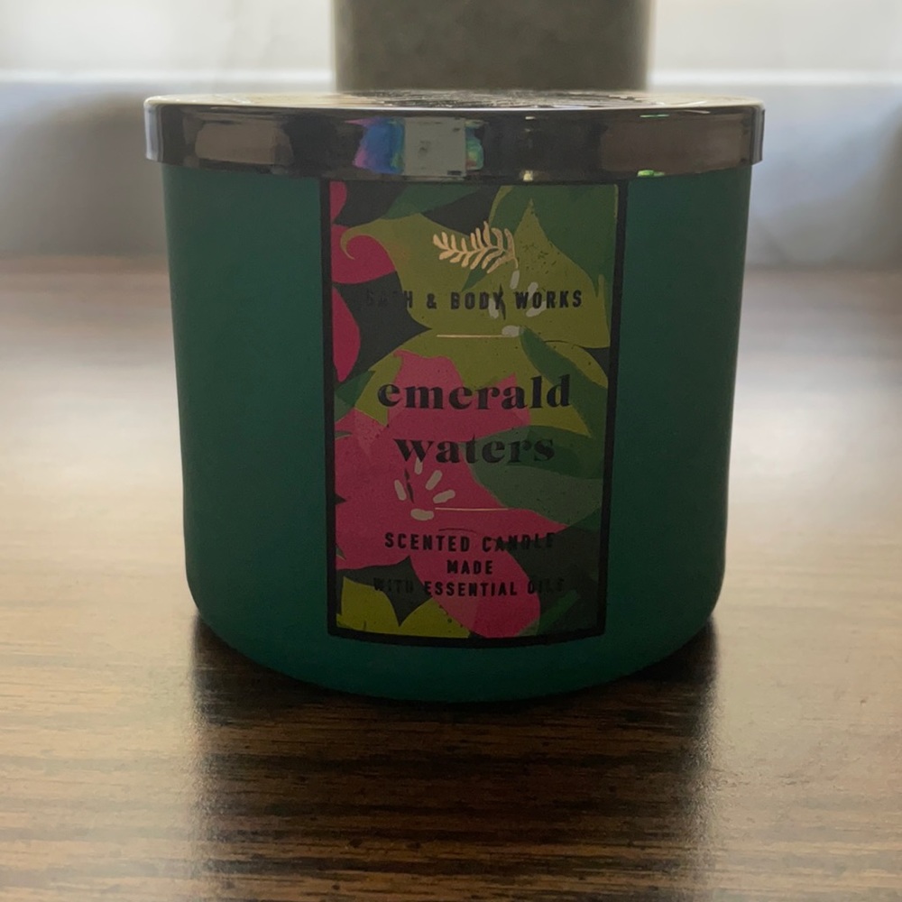 Bath & Body Works - Emerald Waters Candle